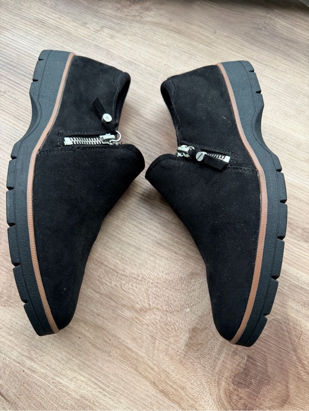 Black Sz 8 M sporty women's Dr. Scholl's suede look "shooties" A++ condition.